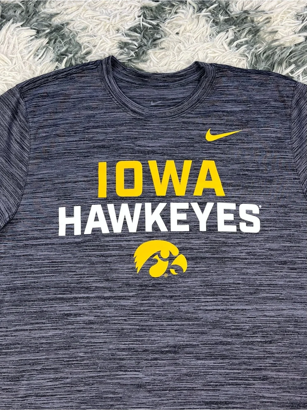 Nike Men’s Gray Yellow Iowa Hawkeyes Logo T-shirt Size Large